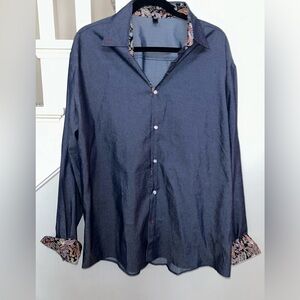 Awesome detailed men’s button down shirt.